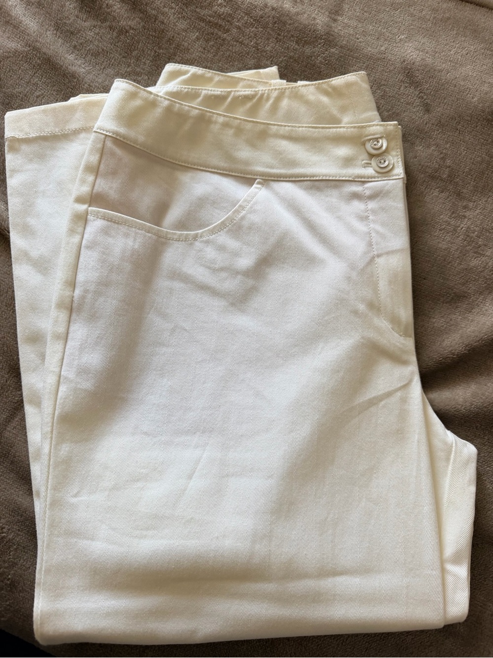 St. John Cream Pull-On Pants with Side Buttons